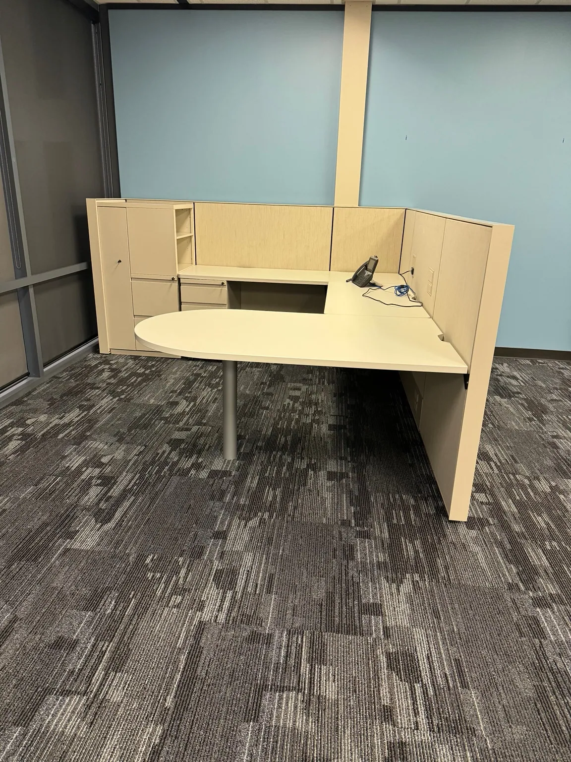 Corner workstation